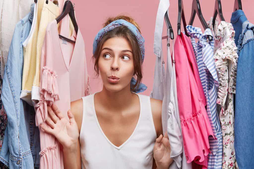 Kleiderschrank aufräumen - die Anleitung für mehr Ordnung im Kleiderschrank